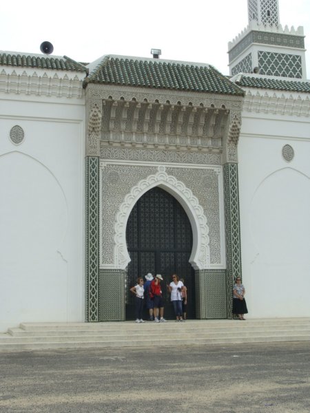 entrancetolargemosque.jpg